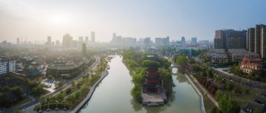 Huai 'an' ın şehir mimarisinin gökyüzü fotoğrafı., 