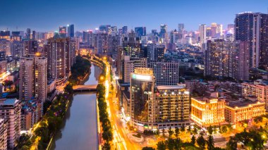 Chengdu şehrinin gece büyük formatında hava fotoğrafçılığı