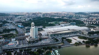 Nanjing 'deki Xuanwu Gölü yakınlarındaki şehir manzarası.