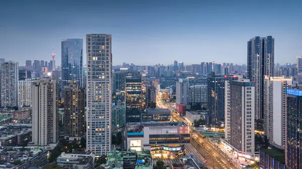 Chengdu şehrinin gece büyük formatında hava fotoğrafçılığı