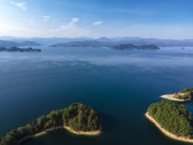 Hangzhou Qiandao Gölü manzara resmi.