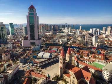 Qingdao sahil şeridi mimarisinin hava fotoğrafçılığı.