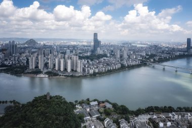 Çin 'deki Liuzhou şehir manzarasının hava fotoğrafçılığı.