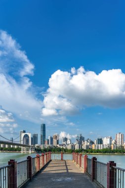 Çin Liuzhou Riverside Şehir Sahnesi