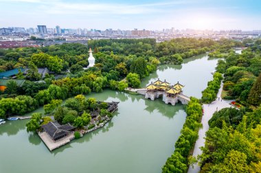 Slender West Lak 'ın Çin bahçe manzarasının hava fotoğrafçılığı