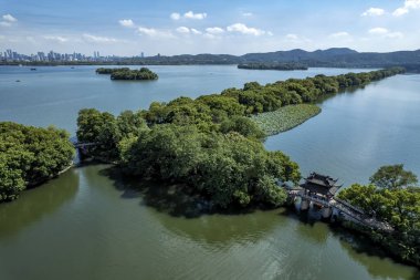 H 'deki Batı Gölü' nün Çin bahçe manzarasının hava fotoğrafçılığı.