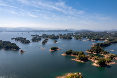 Qiandao Gölü 'nün güzel doğal manzarası, Zhejiang Eyaleti