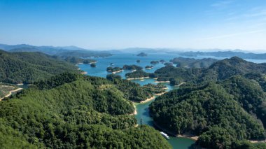 Qiandao Gölü 'nün güzel doğal manzarası, Zhejiang Eyaleti