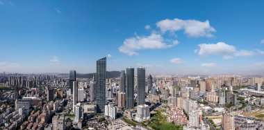 Wuxi şehrinin modern mimari manzarasının hava fotoğrafçılığı