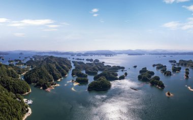 Qiandao Gölü 'nün güzel doğal manzarası, Zhejiang Eyaleti