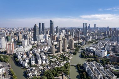 Wuxi şehrinin modern mimari manzarasının hava fotoğrafçılığı