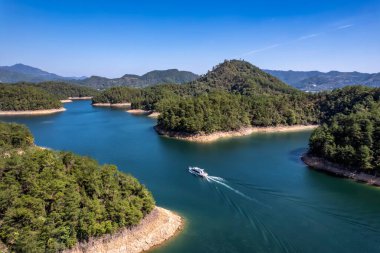 Qiandao Gölü 'nün güzel doğal manzarası, Zhejiang Eyaleti