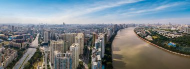 Modern şehirlerin mimari manzarasının hava fotoğrafçılığı.