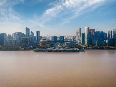 Hangzhou, Çin 'in modern kentsel manzarasının hava fotoğrafçılığı