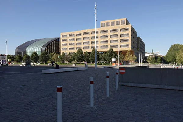 在布鲁塞尔旅游和出租车场址关闭布鲁塞尔和佛拉芒政府的办公楼 — 图库照片