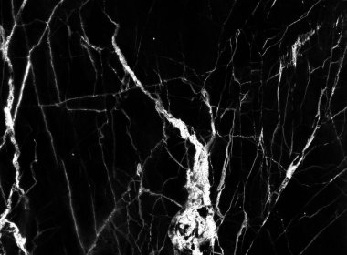 Tasarım veya arkaplan için yüksek çözünürlüklü siyah mermer doğa dokusu.