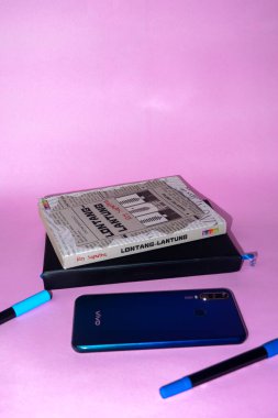 Close-up photos of smartphones, books and stationery