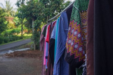 Elbiselerin kurutulduğu stok fotoğrafı