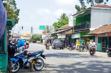 Wonosobo - 2021 yazı Wonosobo şehrinin sokaklarında sabah. Şehirde sabah, boş sokaklar