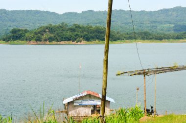 Endonezya 'da bir köydeki bir su manzarasının fotoğrafı