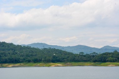 Endonezya 'da bir köydeki bir su manzarasının fotoğrafı