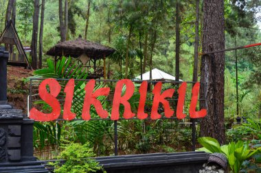 12 Mayıs 2023, bir turist bölgesindeki tabelanın fotoğrafı. Wonosobo, Endonezya
