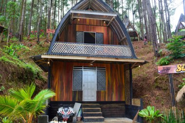 Ormandaki eğitim turizmi köyü, Endonezya 'daki turizm köyü