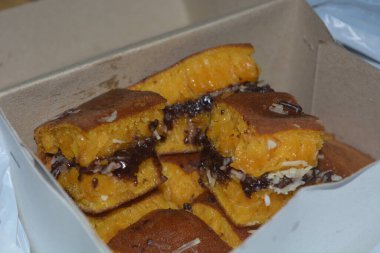 Çikolata ve peynirli tatlı martabak fotoğrafı..