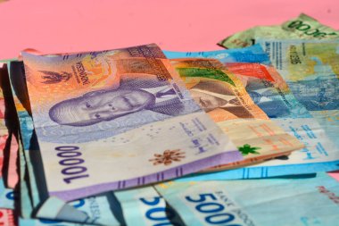 Rupiah para birimi kavramı, altın külçeleri 200 g ve finansal kavramlar