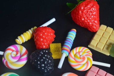 Yaban mersinli, böğürtlenli, çilekli, çikolatalı, pamuk şekerli, şekerli