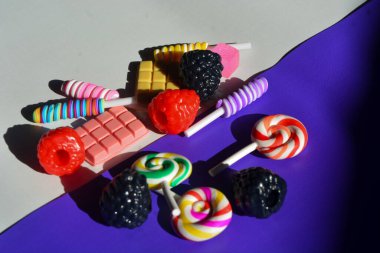 Yaban mersinli, böğürtlenli, çilekli, çikolatalı, pamuk şekerli, şekerli