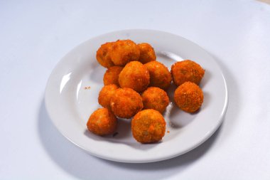 Un ve ekmek kırıntılarıyla kaplı hafif bir aperatif. Aileyle gevşetici bir atıştırmalık.