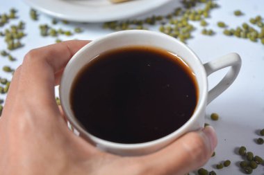 Java, Endonezya 'dan tipik bir atıştırmalık. Fındık, sade kahve ve hurma dolu Bakpia.