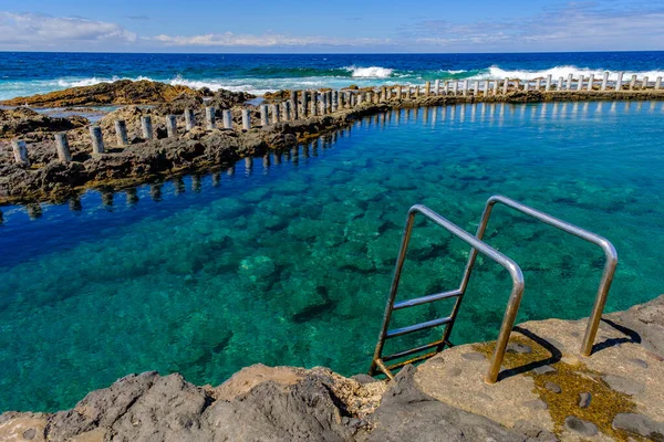 Las Salinas de Agaete Gran Canaria, İspanya 'daki Las Nieves Doğal Havuzları.