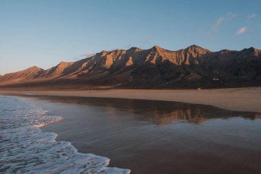 Kanarya Adası Fuerteventura, İspanya 'da gün batımında Coffee Beach.
