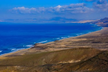 Fuerteventura, İspanya - Kanarya Adaları 'ndaki Cofete plajında inanılmaz hava manzarası