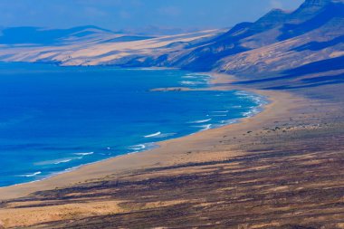 Fuerteventura, İspanya - Kanarya Adaları 'ndaki Cofete plajında inanılmaz hava manzarası