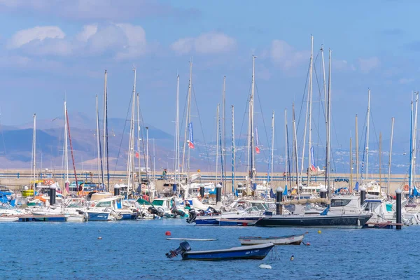 Corralejo Fuerteventura Espanha Abril 2014 Barcos Brancos Corralejo Ilhas Canárias — Fotografia de Stock