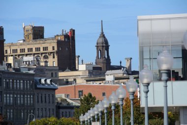 Montreal 'in güzel şehrinin ve mimarisinin manzarası. Quebec, Kanada