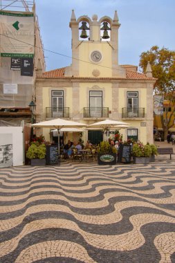Cascais, Portekiz 'in Lizbon eyaletinin batısında yer alan bir tatil beldesidir.