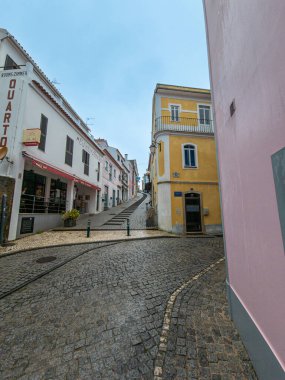Monchique, Monchique 'in Serra de Monchique kentinde yer alan bir şehirdir.