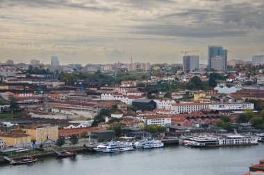 Portekiz, Vila Nova de Gaia 'dan Porto' nun eski şehir merkezinin hava görüntüsü