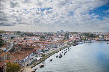 Portekiz, Vila Nova de Gaia 'dan Porto' nun eski şehir merkezinin hava görüntüsü