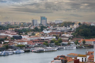 Portekiz, Vila Nova de Gaia 'dan Porto' nun eski şehir merkezinin hava görüntüsü