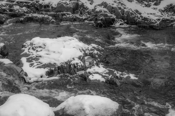 River Den Kanadensiska Skogen Efter Den Första Snön November Provinsen — Stockfoto