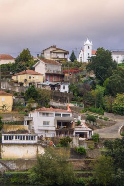 Güzel Douro mimarisinin manzaralı çekimi, Portekiz