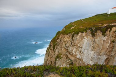 Güzel uçurumların manzarası Cabo de Roca, Sintra-Cascais Doğal Parkı, Portekiz