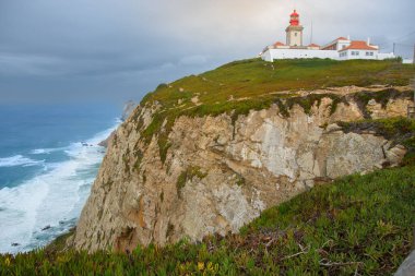 Güzel uçurumların manzarası Cabo de Roca, Sintra-Cascais Doğal Parkı, Portekiz