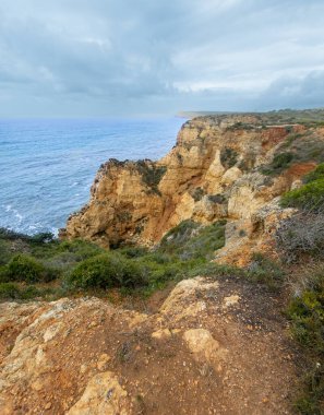 Güney Portekiz 'deki Benagil Mağaraları' nda etkileyici kayalıklar var.