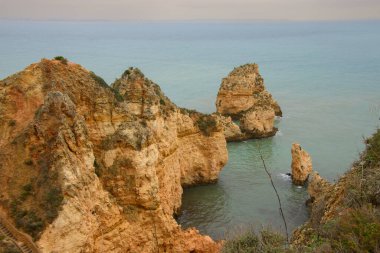 Güney Portekiz 'deki Benagil Mağaraları' nda etkileyici kayalıklar var.